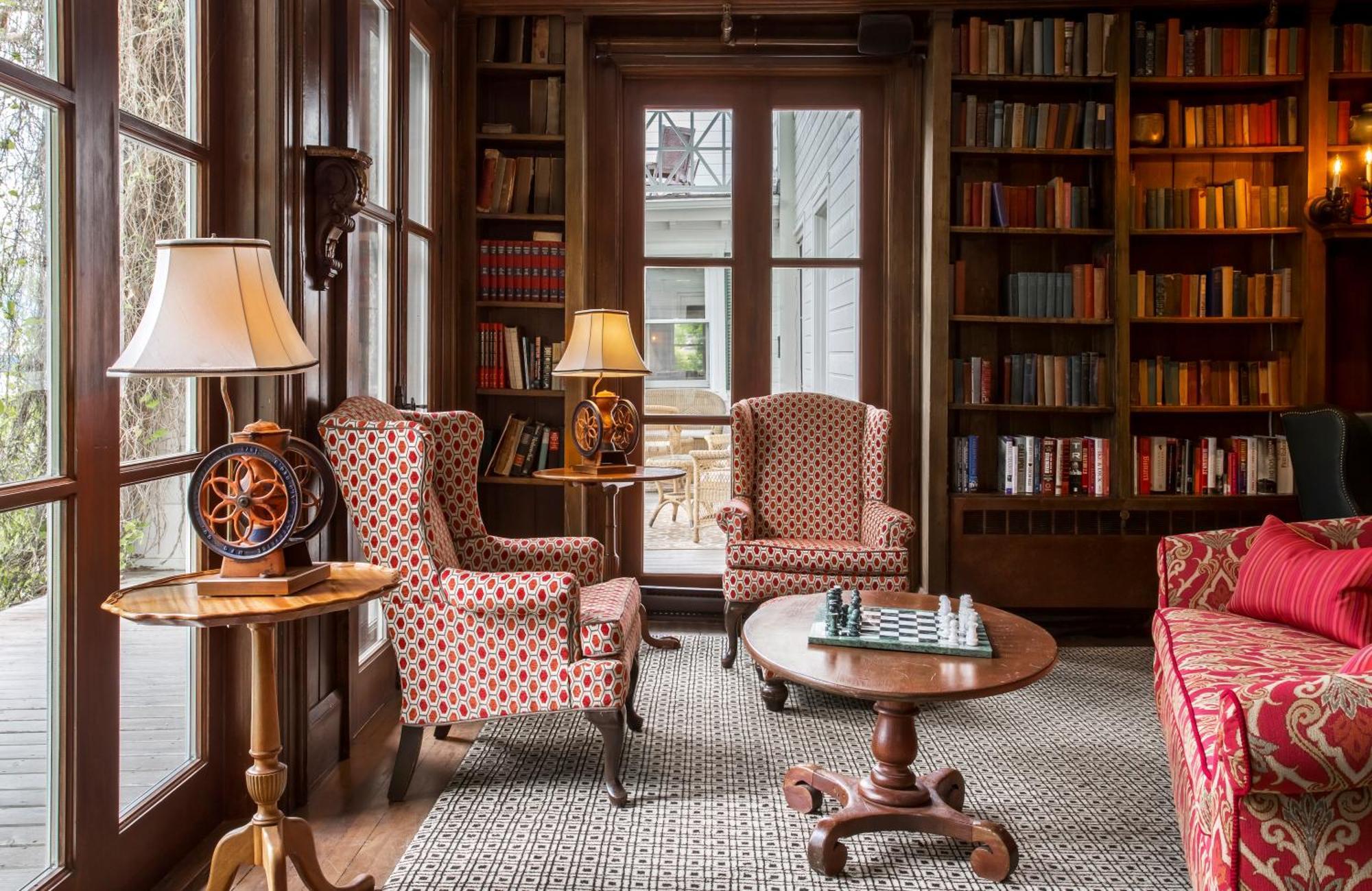 Manoir Hovey, Relais & Chateaux Hotel